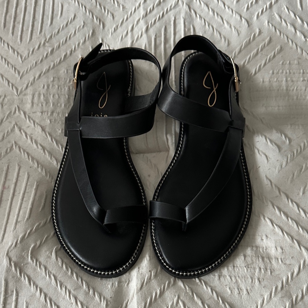 studded Black Sandals
NEW without tags size 7